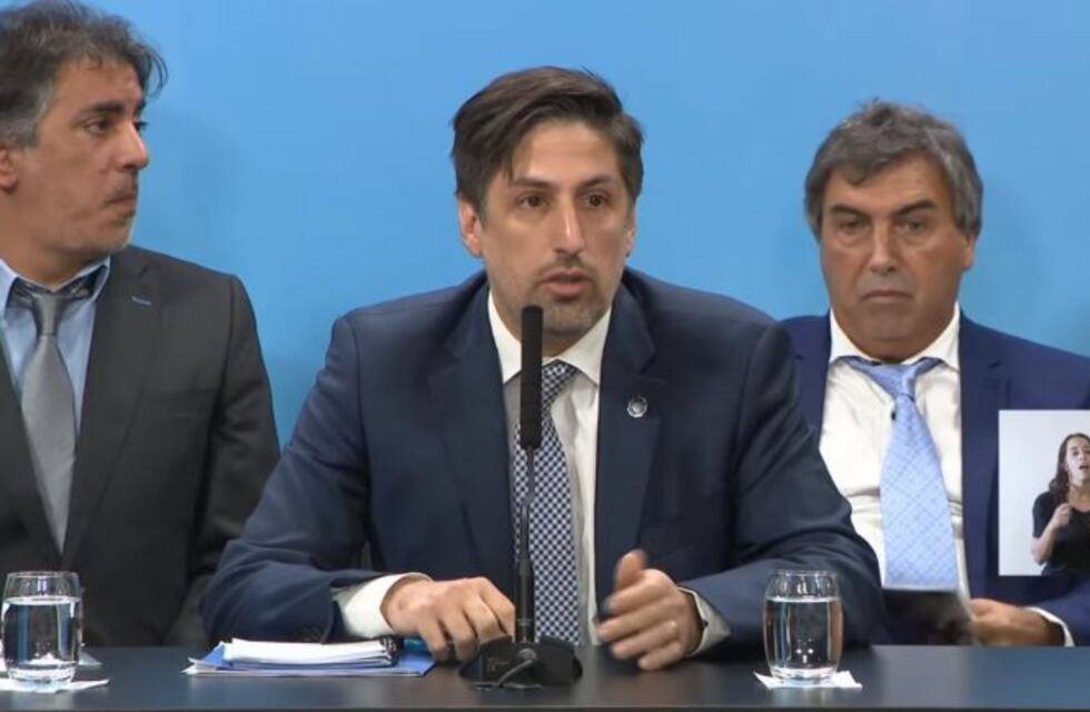 "Tenemos que quedarnos en nuestras casas", dijo Trotta luego de la reunión del Gabinete económico y social