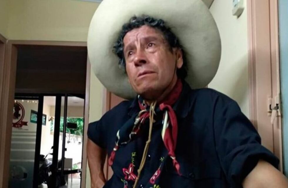 Le robaron la montura de su caballo y pide que se la devuelvan