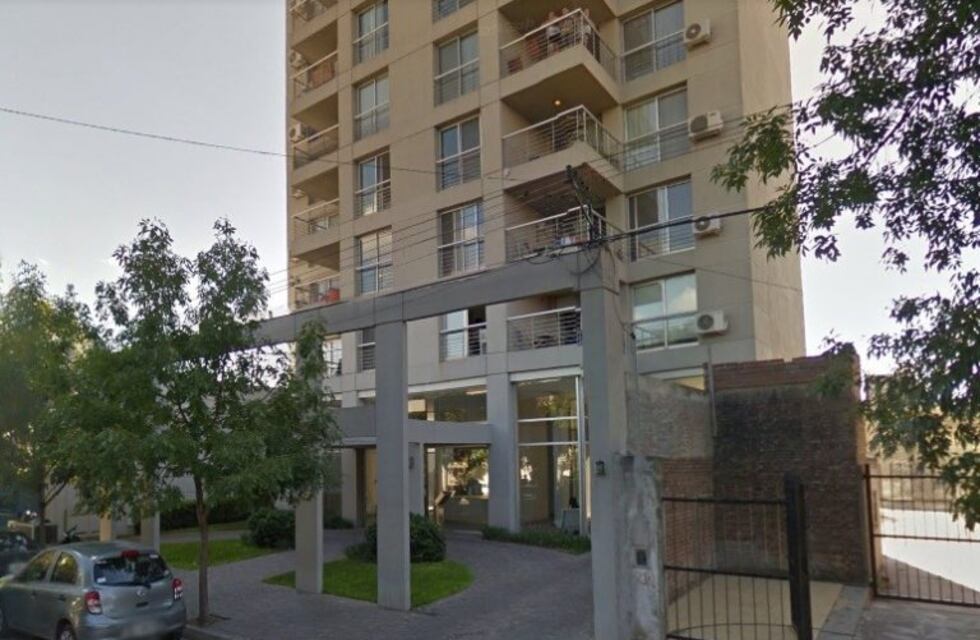 Un menor cayó desde el quinto piso de un edificio céntrico y sufrió fisura de sacro