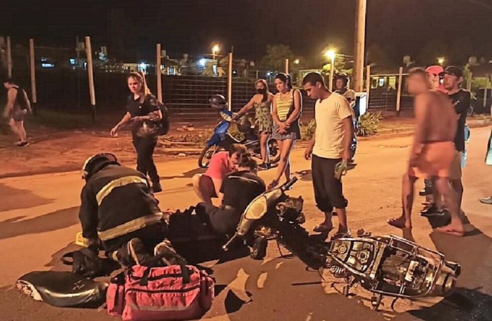 Dos menores en una moto chocaron contra un auto en Puerto Iguazú