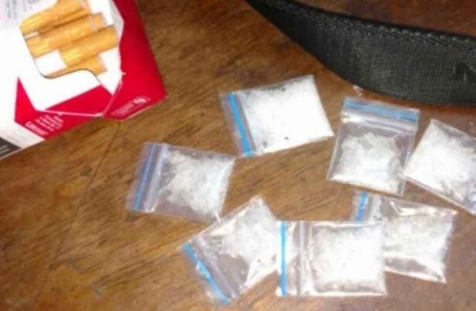 A lo "Breaking Bad": detuvieron a una pareja china con nueve bolsitas de metanfetaminas