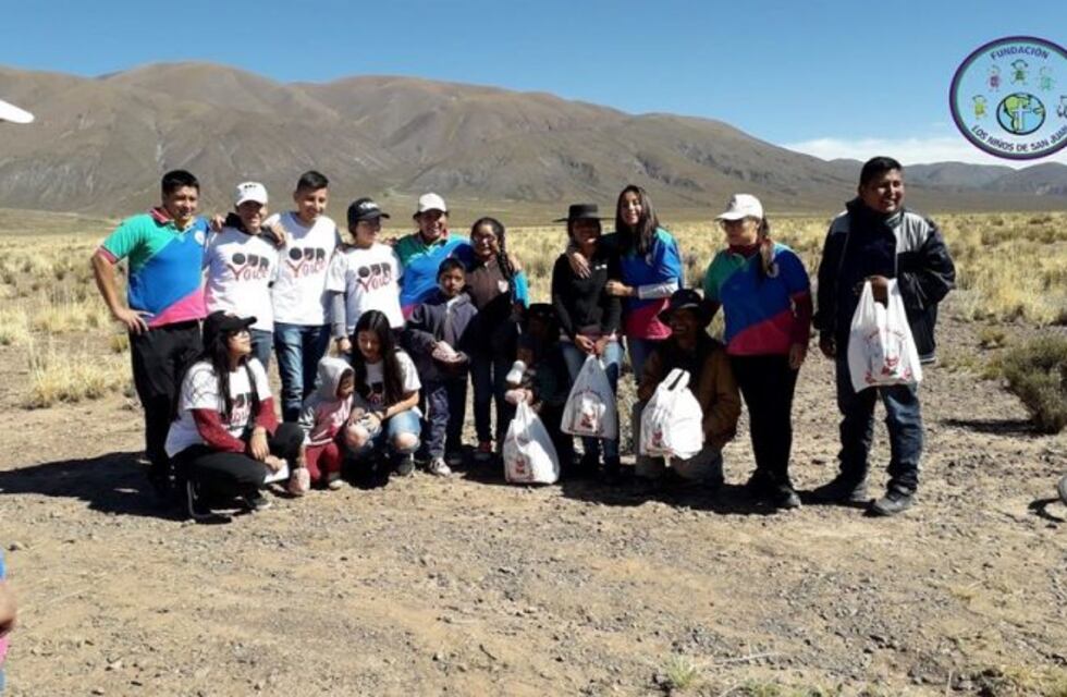 Corazones solidarios: regalaron bolsas de Navidad a familias de la Puna salteña