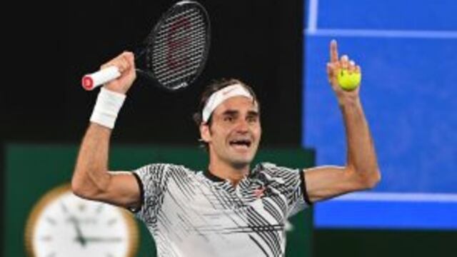 Switzerland's Roger Federer celebrates his victory against Spain's Rafael Nadal during the men's singles final on day 14 of the Australian Open tennis tournament in Melbourne on January 29, 2017. / AFP PHOTO / WILLIAM WEST / IMAGE RESTRICTED TO EDITORIAL
