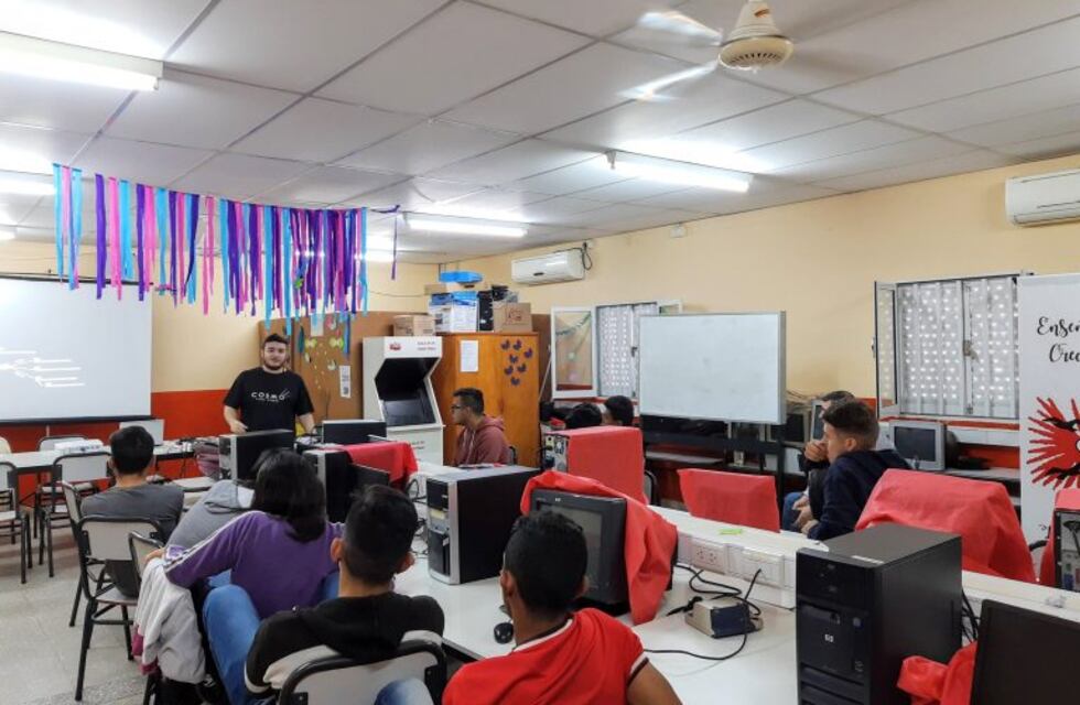 Promueven en las secundarias el estudio de informática en niveles superiores