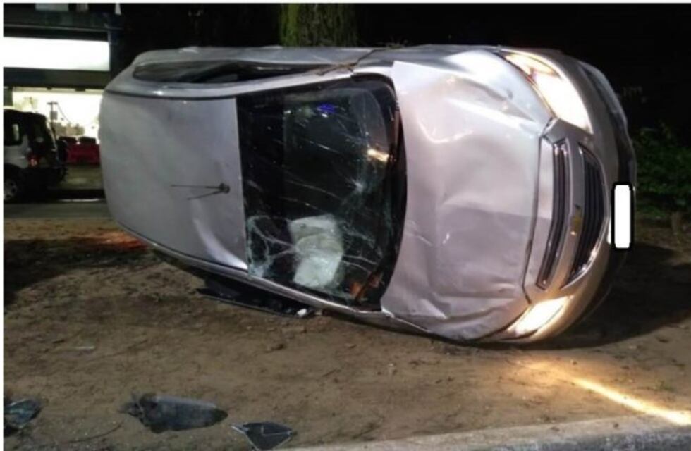 Resistencia: volcó un automóvil en Sarmiento al 700