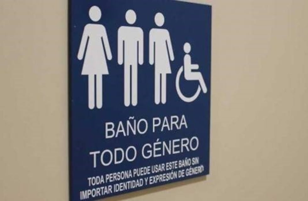 Polémica en redes porque una persona trans usó el baño de mujeres en la UNC