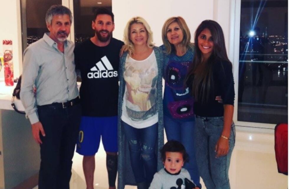 Ni Shakira ni la "Princesita", Messi y Roccuzzo se sacan fotos con la cantante de cumbia Dalila