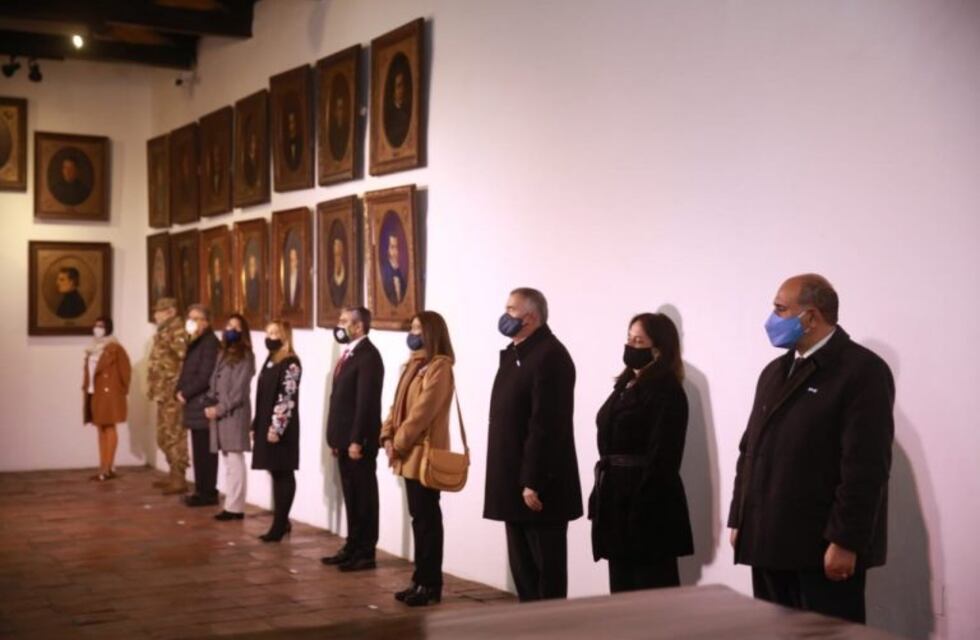 Con una reducida comitiva, el gobernador recibió el nuevo aniversario de la Independencia en Casa Histórica