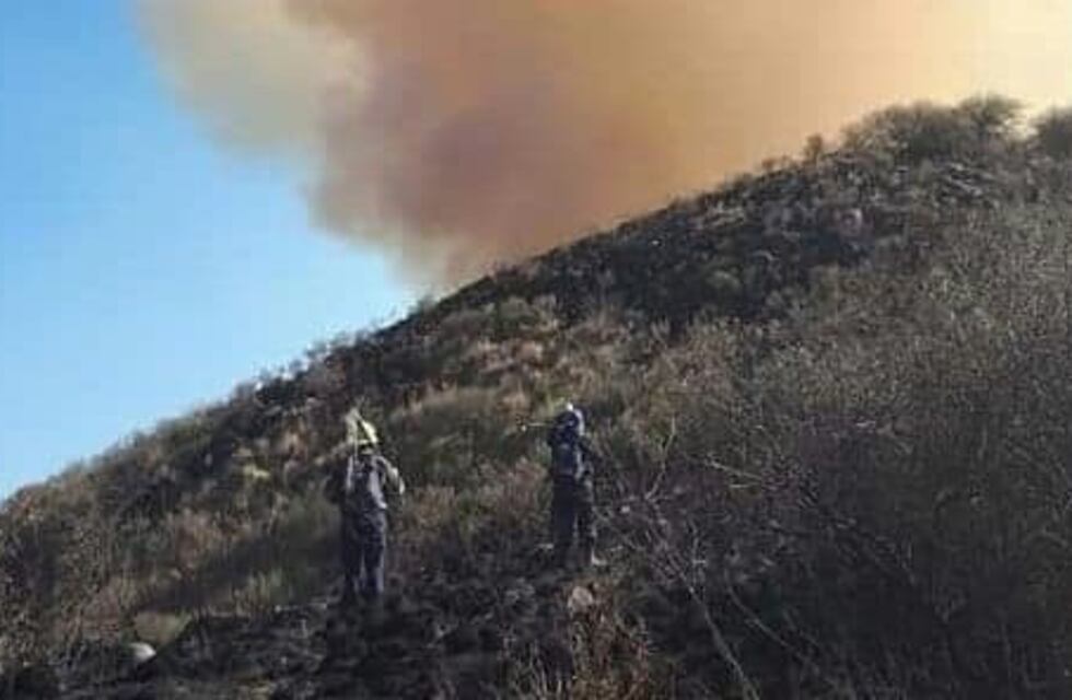 Alta Gracia: bomberos extinguieron el incendio que se produjo en el sector del Segundo Paredón