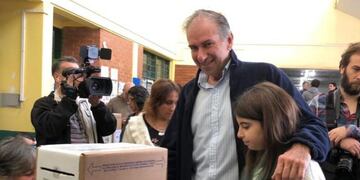 Humberto Schiavoni en las elecciones\u002E Ahora le exigen las PASO\u002E  (CIMECO)
