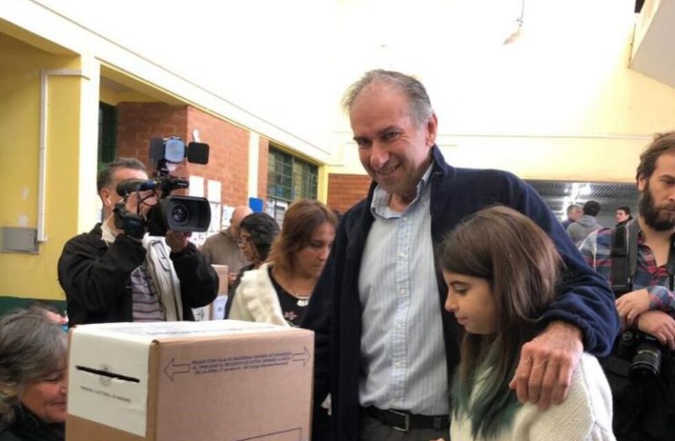 Humberto Schiavoni votó y habló de incorporar fuerzas a Cambiemos