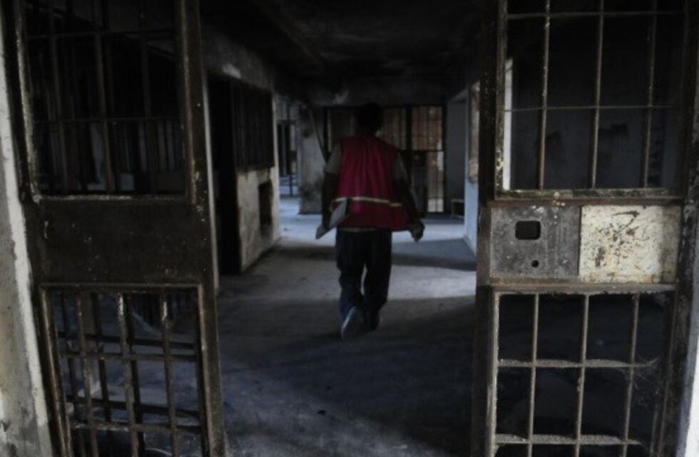 Liberaron a un peligroso asesino y ahora lo buscan