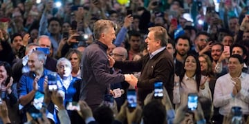 Mario Negri junto a Mauricio Macri\u002E