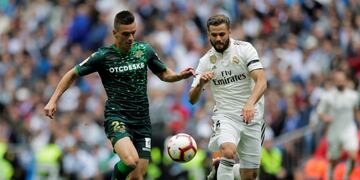 Betis player Lo Celso, left, duels for the ball against Real Madrid's Nacho Fernanzez during a Spanish La Liga soccer match at the Santiago Bernabeu stadium in Madrid, Spain, Sunday, May 19, 2019\u002E (AP Photo/Bernat Armangue)