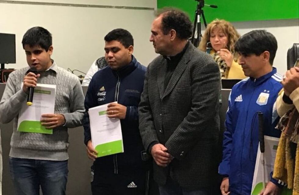 El merecido homenaje a Los Murciélagos