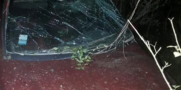 Murió un hombre, tras volcar con su auto en Amboy