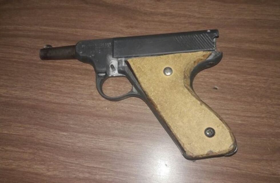 Un grupo de adolescentes se paseaba con un arma de fuego y terminó en la comisaría