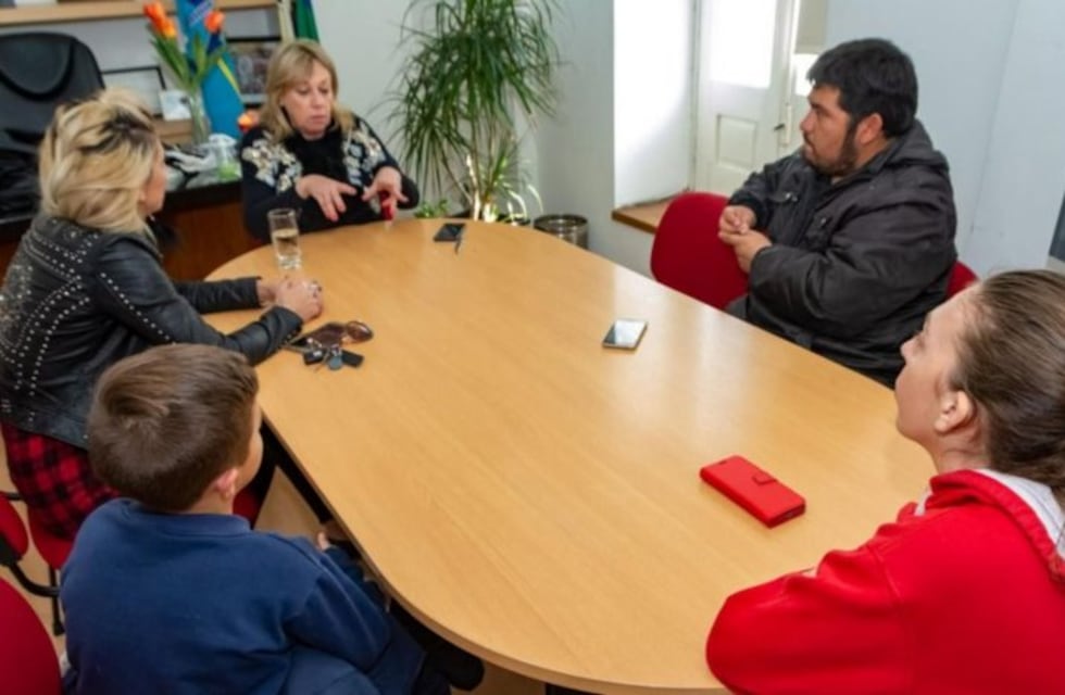 Artero se comprometió a brindar apoyo a las familias beneficiarias de terrenos sindicales