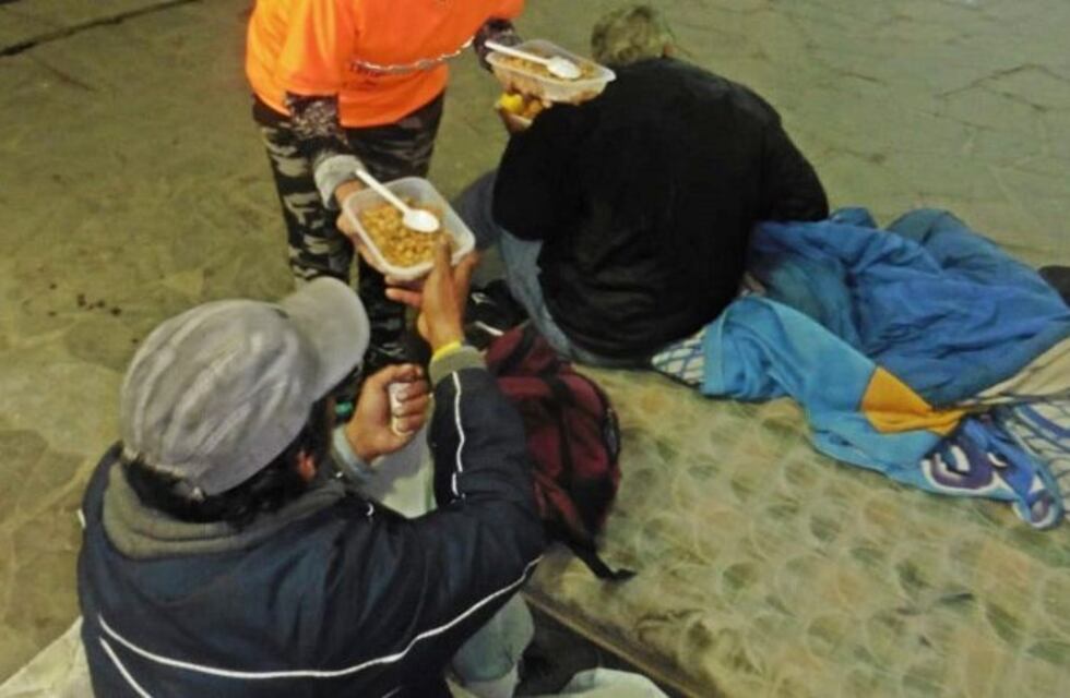 En las noches frías, el "Lobo" jujeño también es solidario