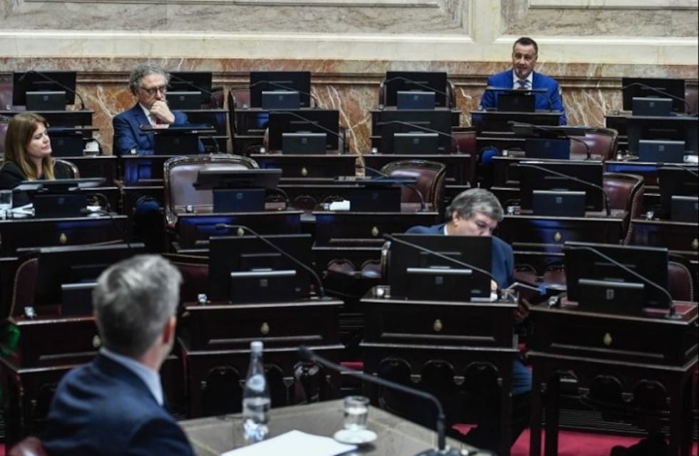 Julio Catalán Magni cruzó duramente a Marcos Peña
