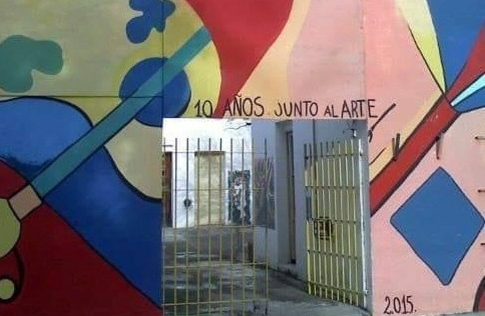Plantaron árboles en la escuela de Educación Estética