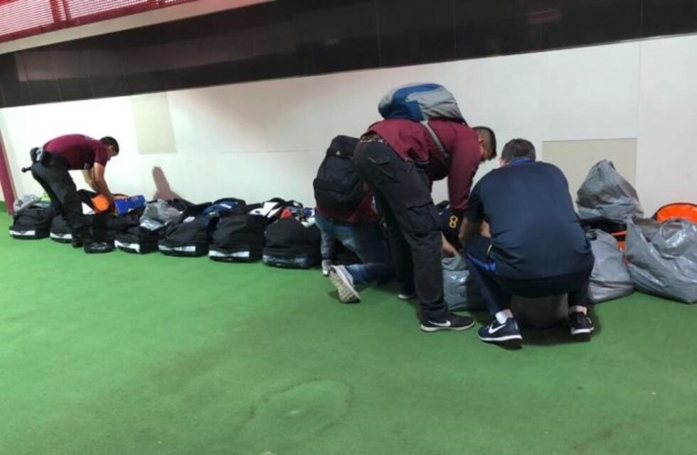 La Policía requisó el los bolsos de los utileros de Boca en el Monumental