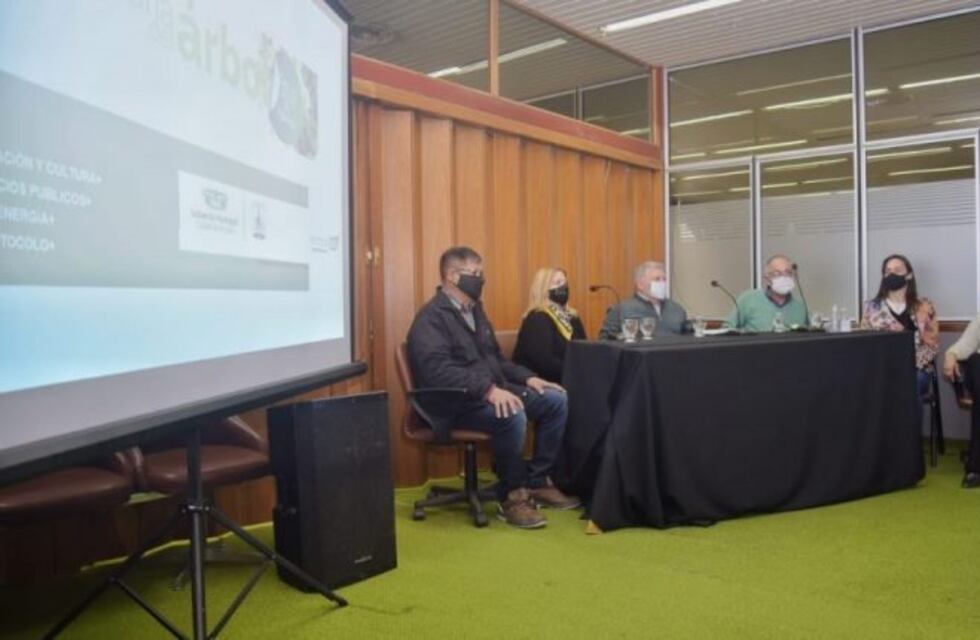 En la Semana del Árbol el intendente anunció nuevas acciones para Arroyito