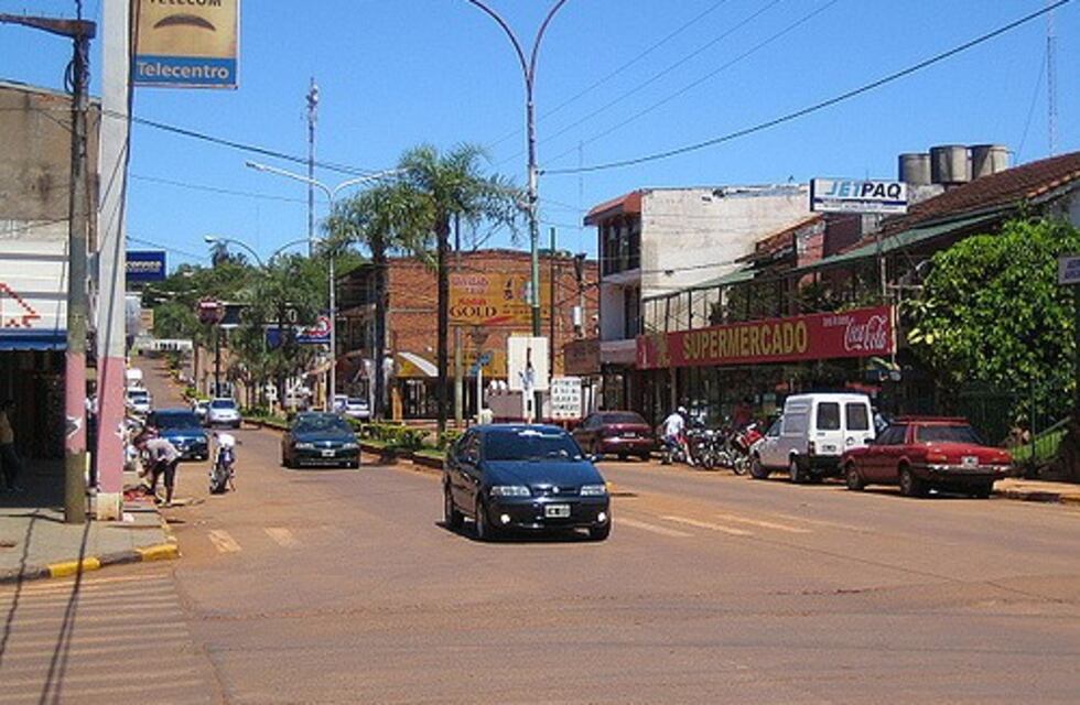 Parada ecológica hecha con botellas para taxis y remises en el Hito Tres Fronteras
