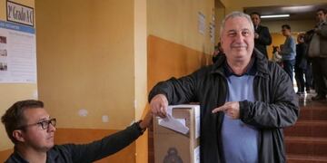 Hugo Passalacqua vota en una escuela de Oberá en las PASO 2019\u002E (MisionesOnline)