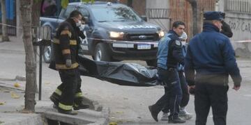 La Policía trasladó el cadáver en el barrio San Martín, Mendoza\u002E