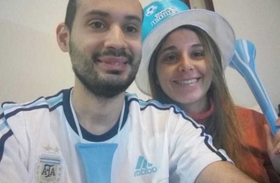 Se casaron y van de luna de miel a Rusia para ver Argentina-Islandia