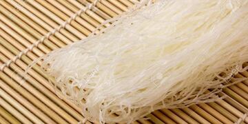 Fideos a base de arroz\u002E