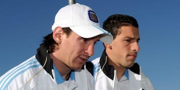 La estrella del Barcelona y el ex Liverpool compartieron tres mundiales\u002E (EFE)