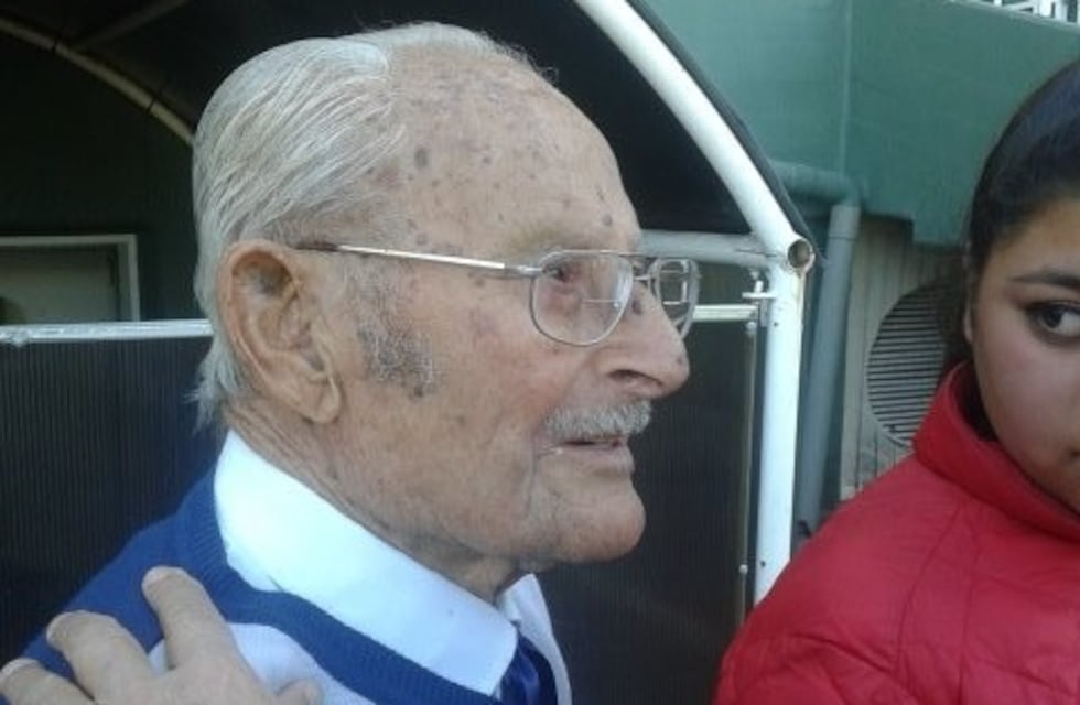 Con 102 años, Paco Cabasés festejó en el Kempes la clasificación de Talleres
