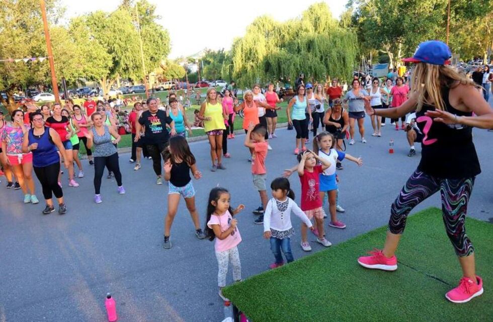 Domingo a puro ritmo y diversión en la costanera de Carlos Paz