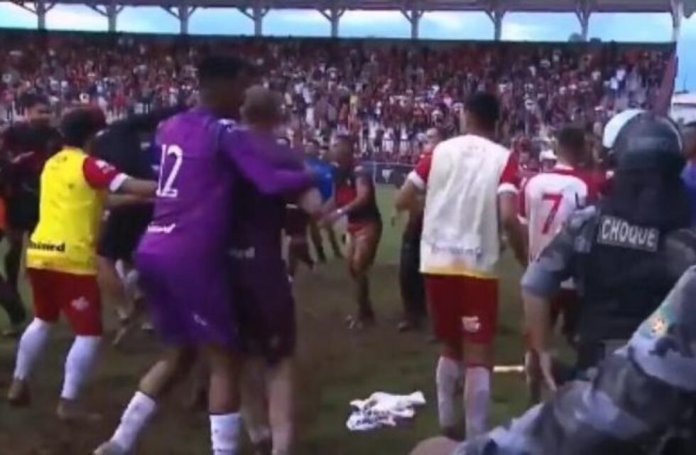Brasil: un partido de fútbol terminó en batalla campal entre los jugadores