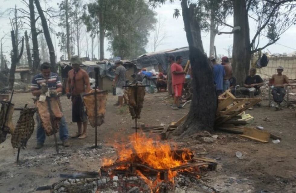 Trabajadores del basural marplatense festejan el cumpleaños del Papa Francisco con un asado