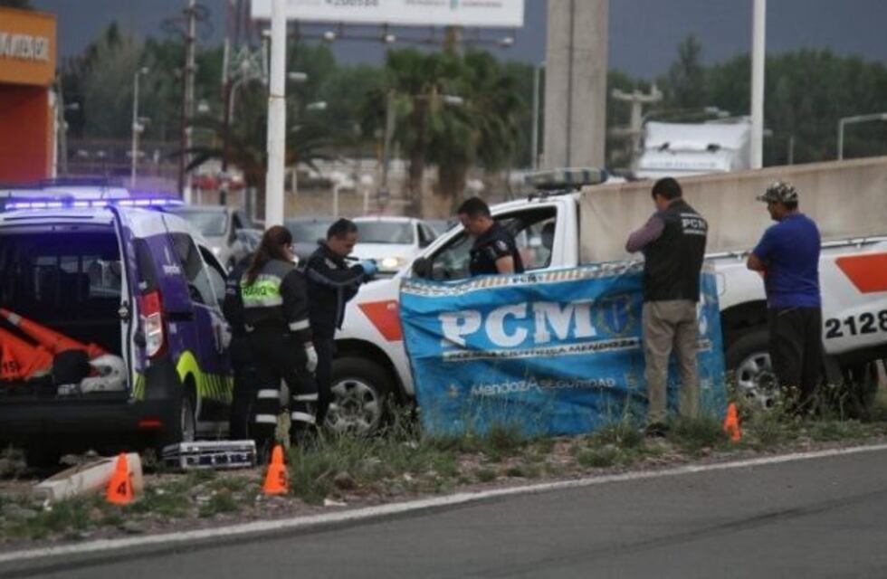 Cruzó corriendo el Acceso Este, fue atropellado y falleció en el lugar