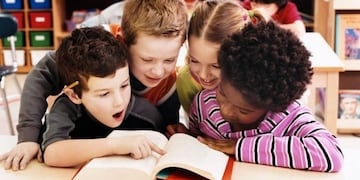 niños leyendo