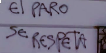 Las pintadas ocurrieron sobre fachadas de avenida Pellegrini.