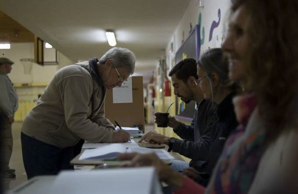 Clima frío y cielo despejado para iniciar los comicios