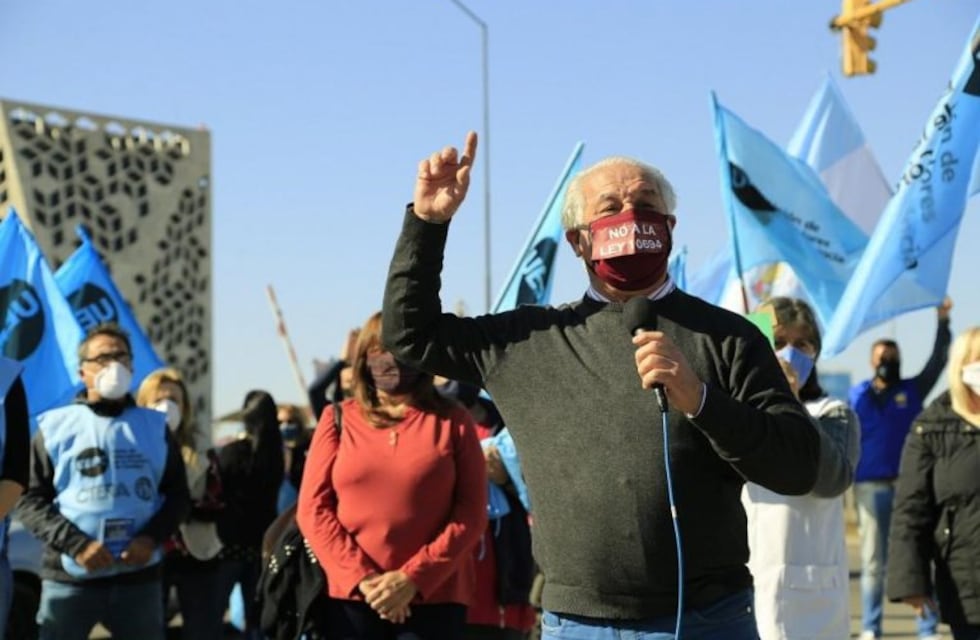 UEPC aclaró por qué se vacunó Juan Monserrat