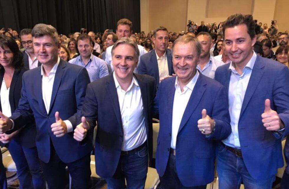 Llaryora lanzó su campaña y propone reducir la planta política