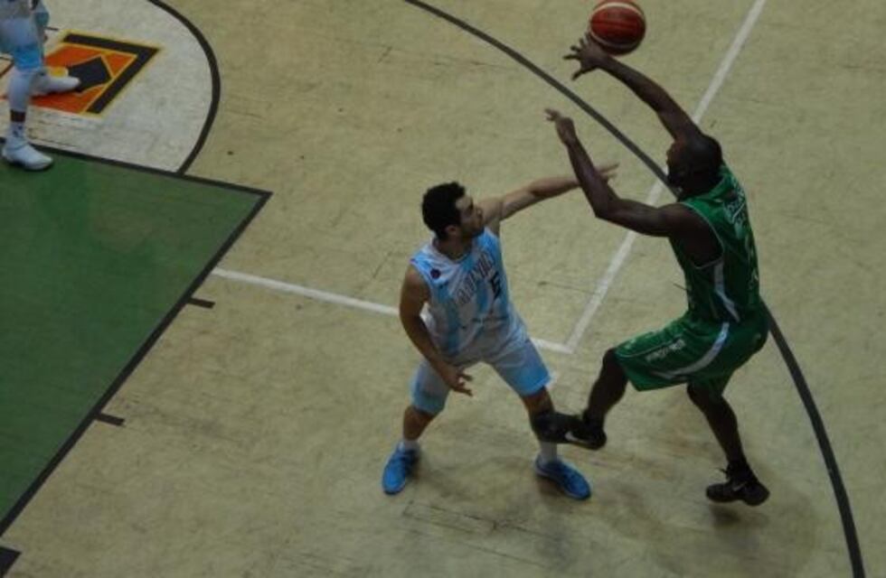 Básquet: Atenas volvió a perder y no encuentra el rumbo