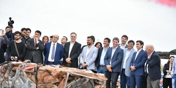 Hay desde vehículos viejos hasta autos nuevos\u002E