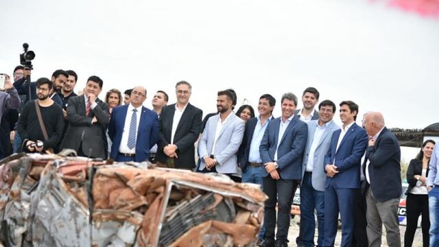 Hay desde vehículos viejos hasta autos nuevos\u002E