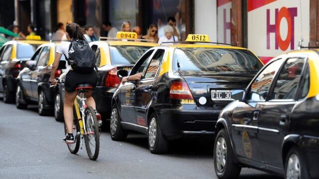 Mario Cesca criticu00f3 a los remises porque pretenden tener el mismo ru00e9gimen que los taxis
