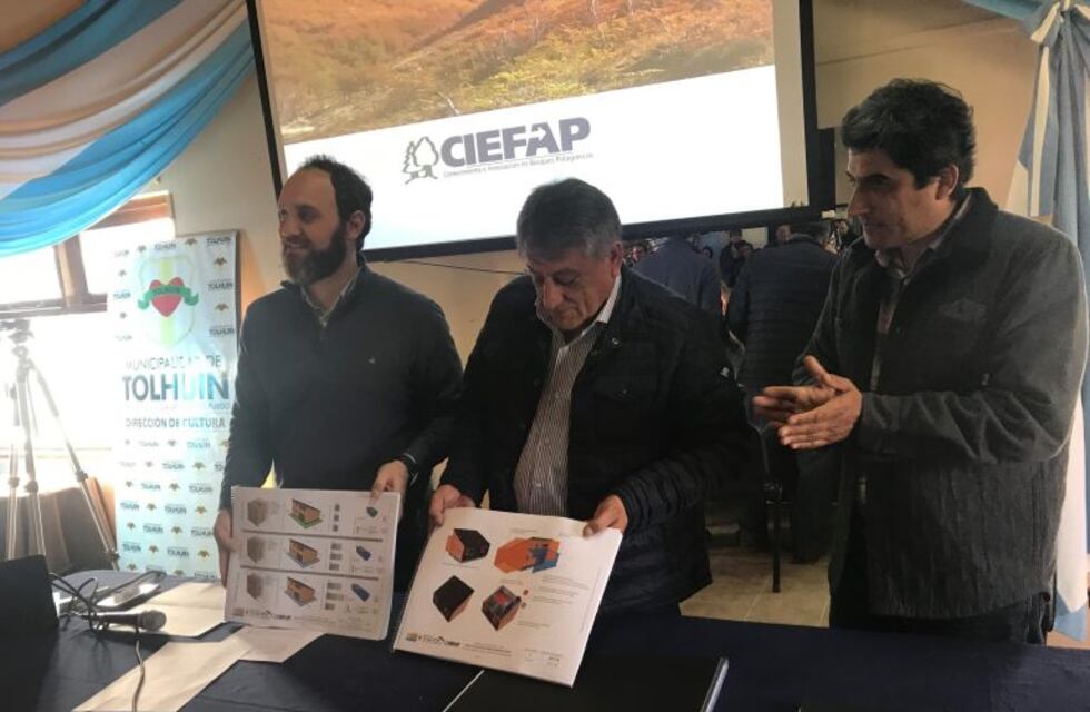 Entregan proyecto de Viviendas Bioclimáticas en Tolhuin