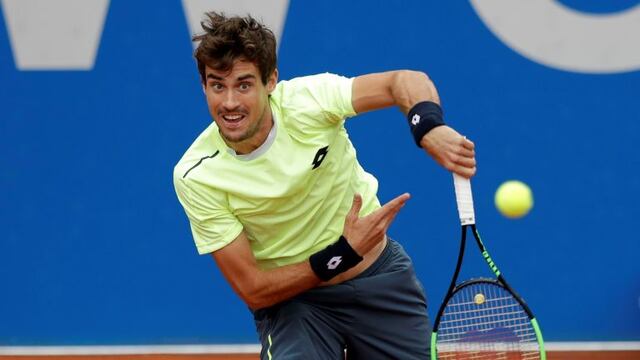 Guido Pella of Argentina serves the ball to Alexander Zverev of Germany during the men's final match at the ATP tennis tournament in Munich, Germany, Sunday, May 7, 2017. (AP Photo/Matthias Schrader)