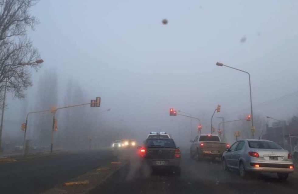 Piden precaución por hielo en el asfalto tras registrarse varios accidentes viales en Neuquén